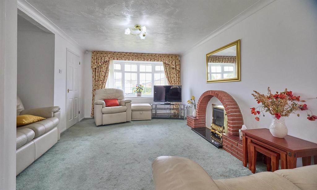 Lounge Area to Front