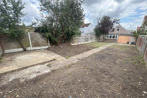 11a Doris Road, Ashford, TW15 1LS