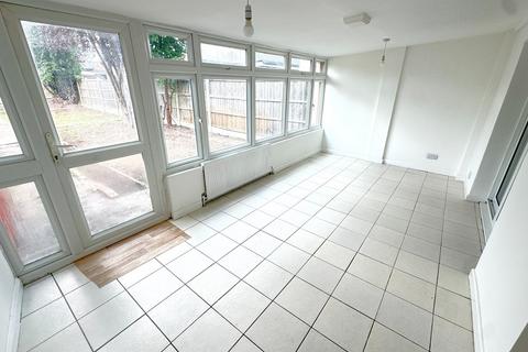 11a Doris Road, Ashford, TW15 1LS