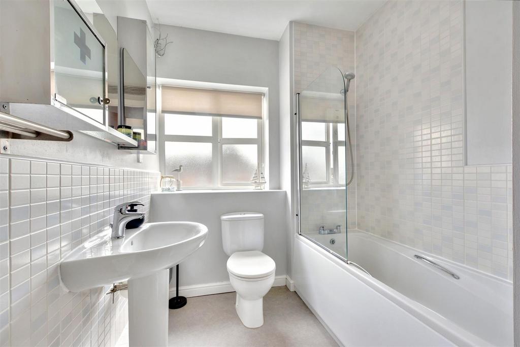 Bathroom 2.jpeg