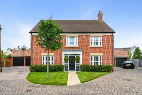 4 bedroom detached house for sale, Cambridge Drive, Summers Park