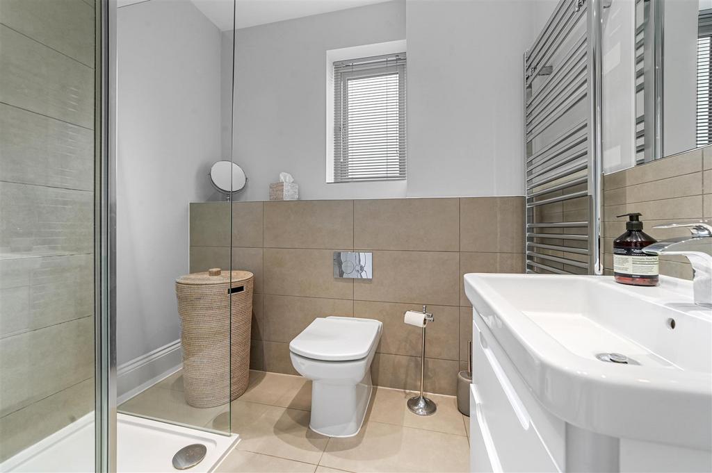 En suite to bedroom one
