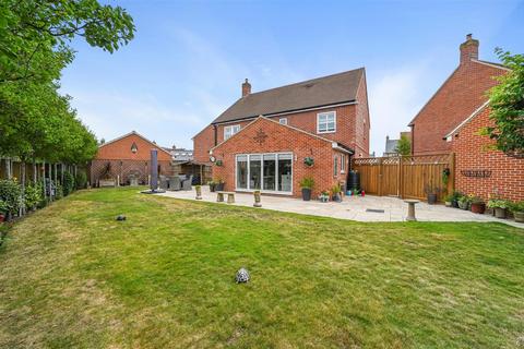 4 bedroom detached house for sale, Cambridge Drive, Summers Park