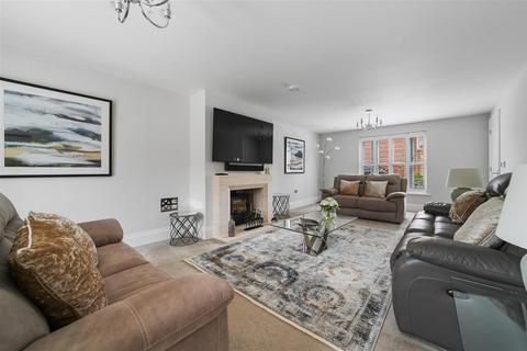 4 bedroom detached house for sale, Cambridge Drive, Summers Park