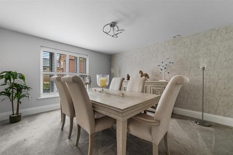 4 bedroom detached house for sale, Cambridge Drive, Summers Park