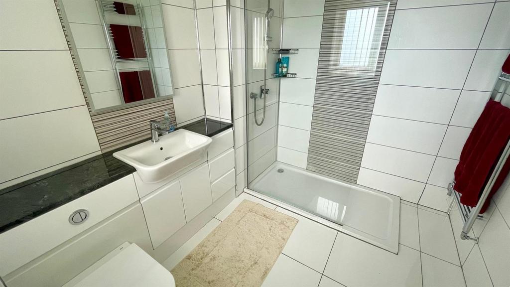 Tiled 3 piece en suite shower room