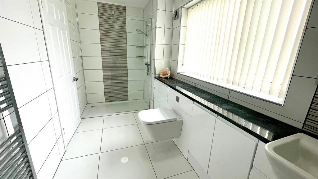 Tiled 3 piece shower room