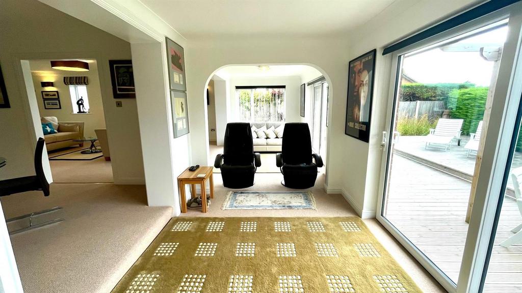 Double aspect family/ sun room
