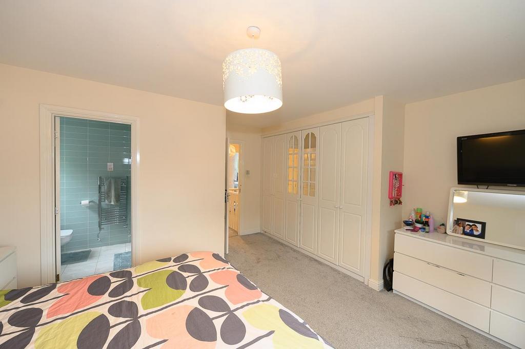 Master bedroom pic 2.jpg