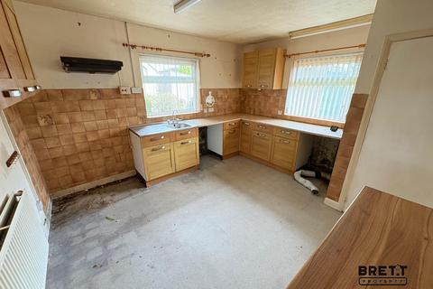 2 bedroom semi-detached bungalow for sale, Milton, Tenby, Pembrokeshire. SA70 8PH