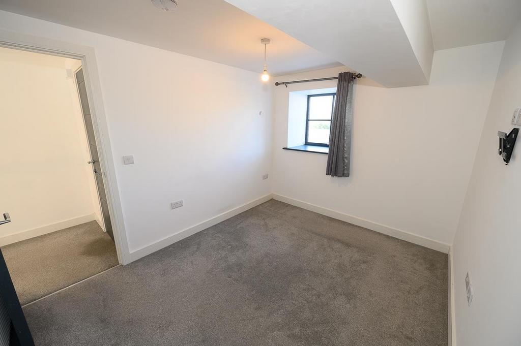 Bedroom 1.jpg