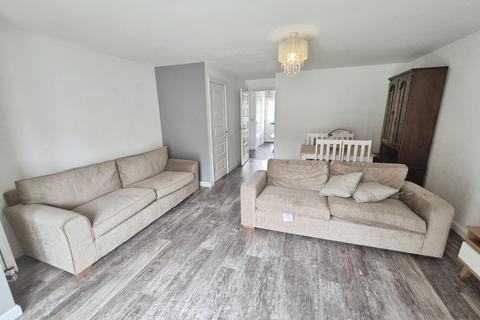 4 bedroom terraced house to rent, Willmott Road, Rushden, NN10