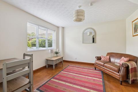 48 Hellyer Way, Bourne End, SL8 5XN