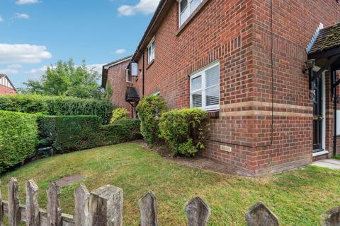 48 Hellyer Way, Bourne End, SL8 5XN