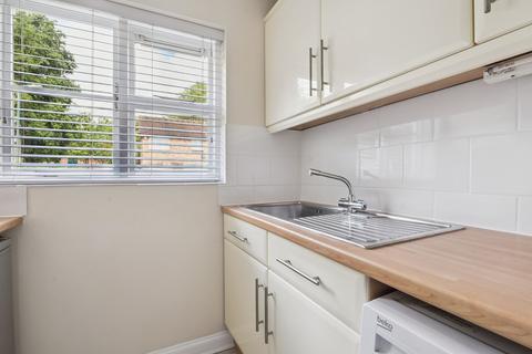 48 Hellyer Way, Bourne End, SL8 5XN