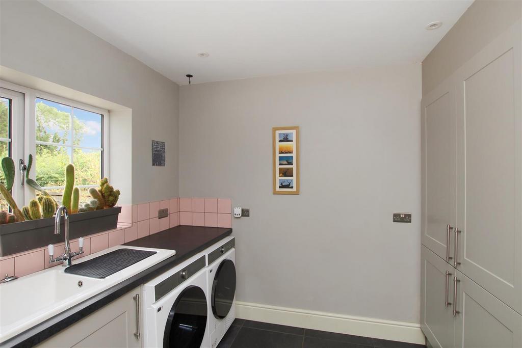 Utility Room - b.JPG