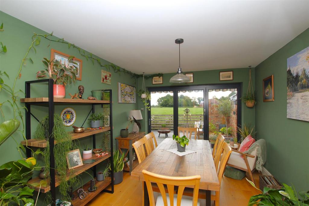 Dining Room.JPG