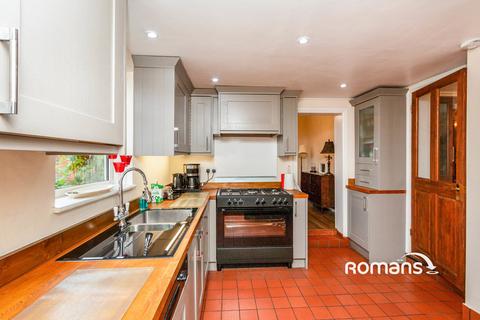 3 bedroom detached house to rent, Aldershot Road, Church Crookham, Fleet, GU52