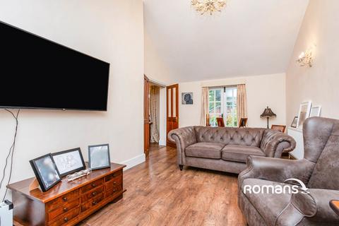 3 bedroom detached house to rent, Aldershot Road, Church Crookham, Fleet, GU52
