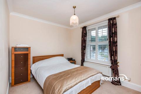 3 bedroom detached house to rent, Aldershot Road, Church Crookham, Fleet, GU52
