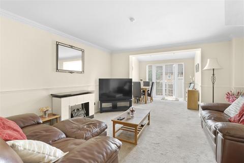 17 Windsor Wood, Waltham Abbey, EN9 1LY