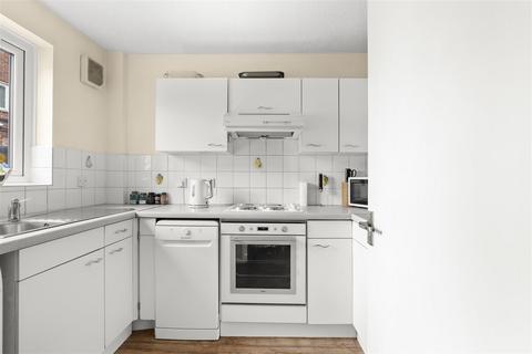 17 Windsor Wood, Waltham Abbey, EN9 1LY
