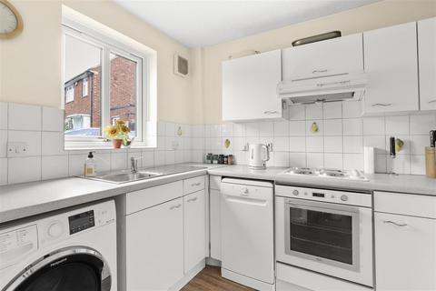 17 Windsor Wood, Waltham Abbey, EN9 1LY