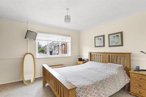 17 Windsor Wood, Waltham Abbey, EN9 1LY