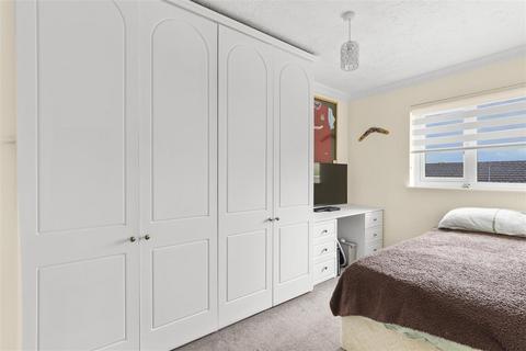 17 Windsor Wood, Waltham Abbey, EN9 1LY