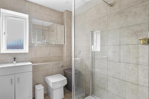 17 Windsor Wood, Waltham Abbey, EN9 1LY