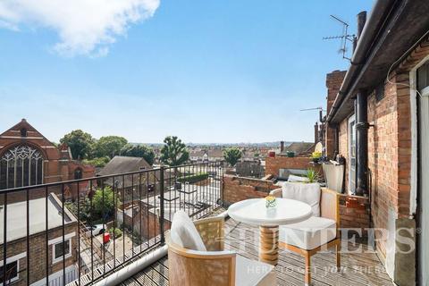 3 bedroom apartment to rent, Lordship Lane, London