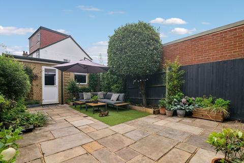 undefined, Red Lion Road, Surbiton KT6
