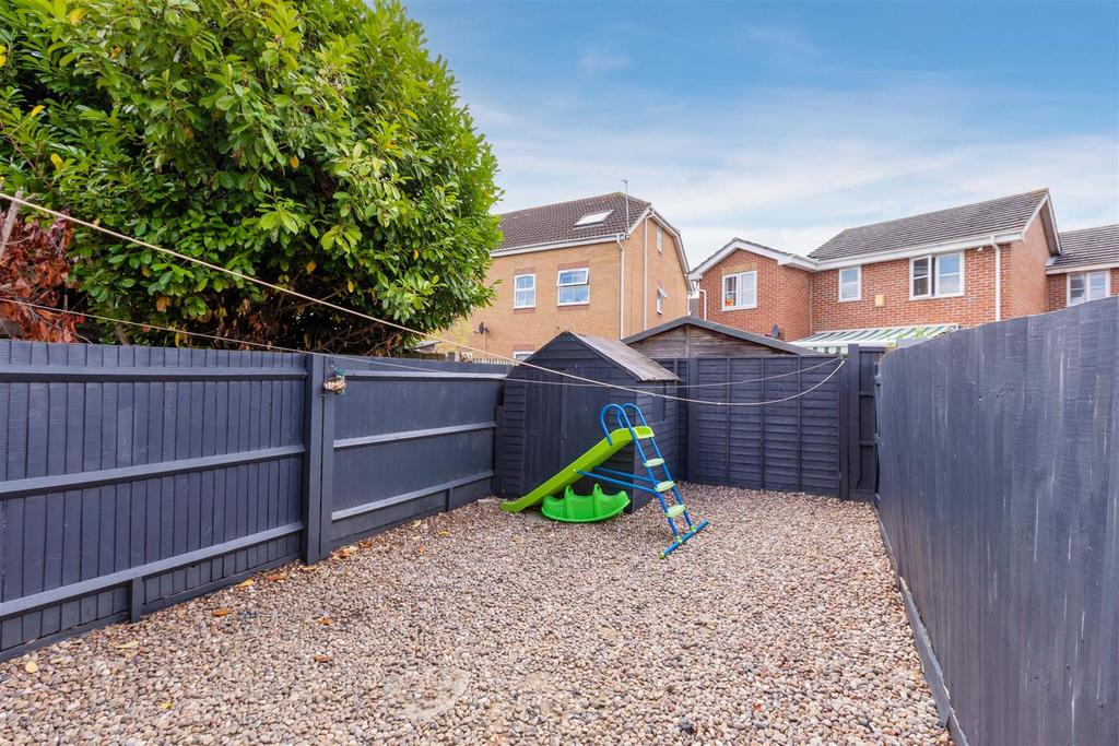 64 Richards Way-1.jpg