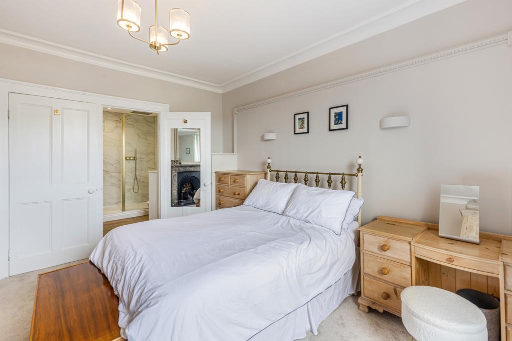 16 Bedroom x 2 Windrush 7a Ridge Hill Dartmouth -