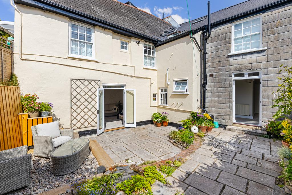 4 Courtyard