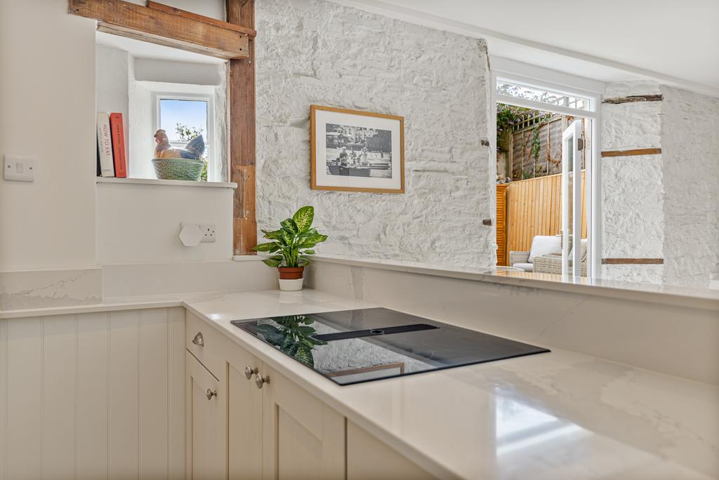 13 Kitchen 2  Windrush 7a Ridge Hill Dartmouth - 2