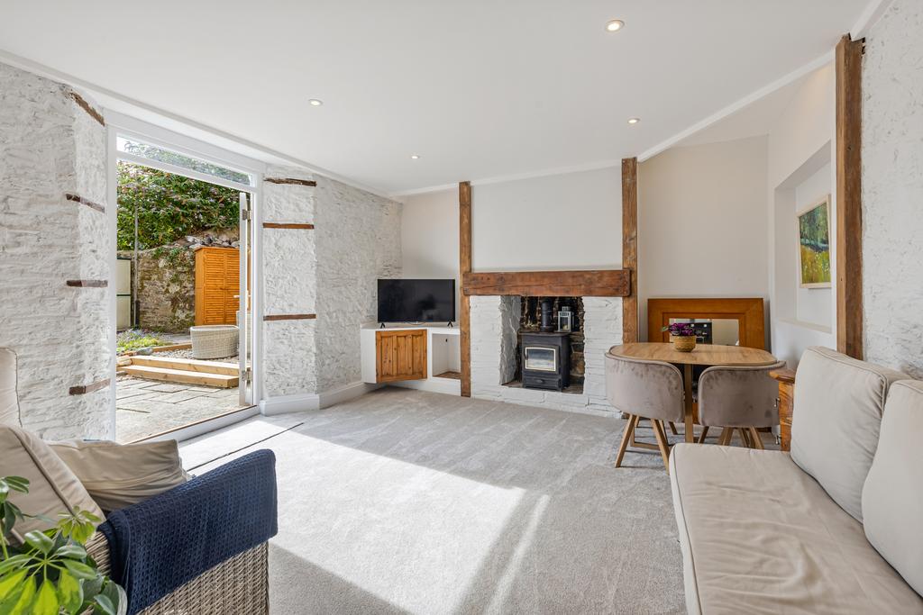 8 Sitting Room Windrush 7a Ridge Hill Dartmouth -