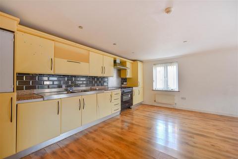 Flat 15, Chestnut Court, 37 - 41 Chestnut Road, Northampton, NN3 2JL