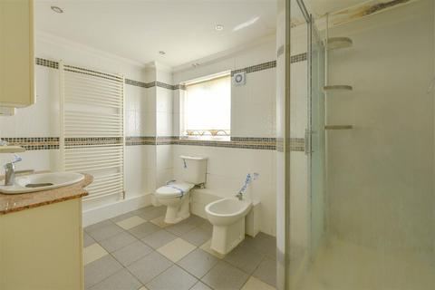 Flat 15, Chestnut Court, 37 - 41 Chestnut Road, Northampton, NN3 2JL