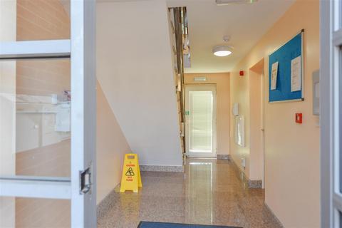 Flat 15, Chestnut Court, 37 - 41 Chestnut Road, Northampton, NN3 2JL