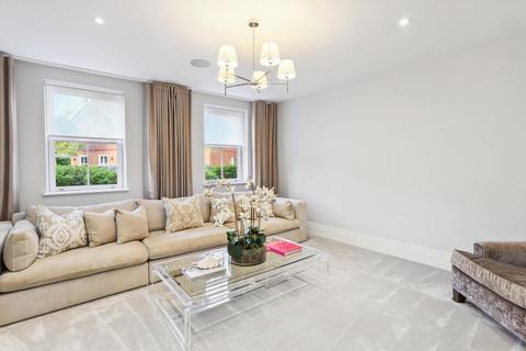 undefined, Warrens End, Rowtown, Surrey, KT15