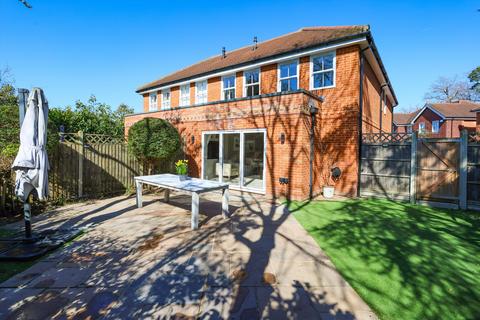 undefined, Warrens End, Rowtown, Surrey, KT15