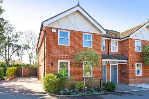 undefined, Warrens End, Rowtown, Surrey, KT15