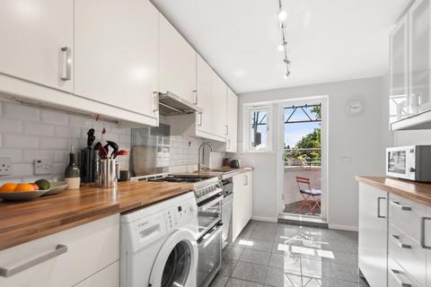 2 bedroom flat to rent, Canonbury Crescent, Canonbury, London