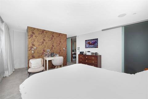 undefined, Dickens Court, EC1M