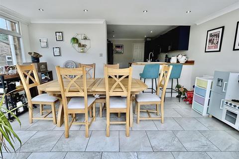 18 Woodview Rise, Rochester, ME2 3RP