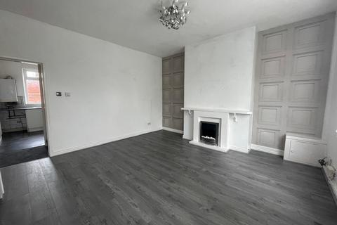 2 bedroom terraced house to rent, Plank Lane, Leigh