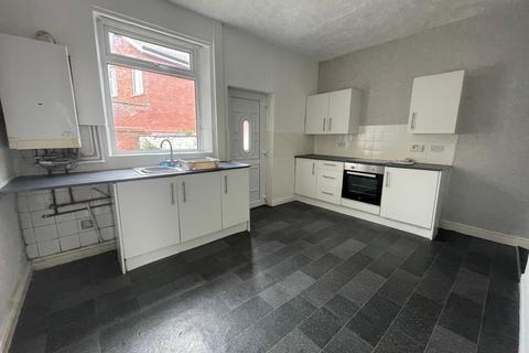 2 bedroom terraced house to rent, Plank Lane, Leigh