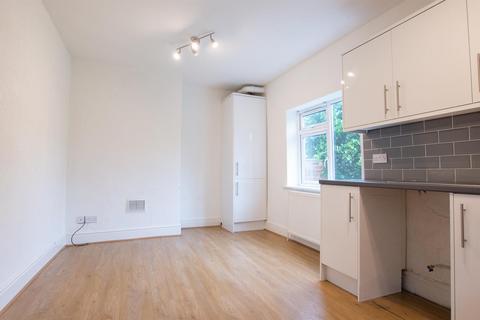 3 bedroom semi-detached house to rent, Owston Avenue, Hull Road, York, YO10 3AJ