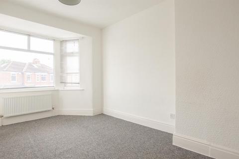 3 bedroom semi-detached house to rent, Owston Avenue, Hull Road, York, YO10 3AJ
